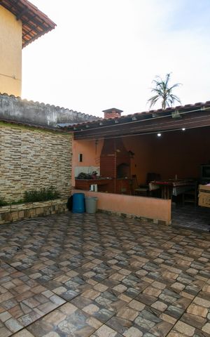 Casa à venda com 250m², 2 quartos e 2 vagas Casa à venda com 250m², 2 quartos e 2 vagasQuintal