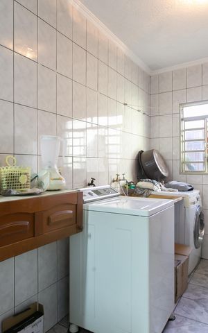 Casa à venda com 250m², 2 quartos e 2 vagas Casa à venda com 250m², 2 quartos e 2 vagasÁrea de Serviço