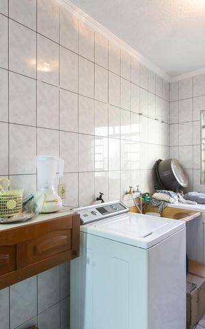 Casa à venda com 250m², 2 quartos e 2 vagas Casa à venda com 250m², 2 quartos e 2 vagasÁrea de Serviço