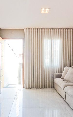 Casa à venda com 206m², 3 quartos e 4 vagas Casa à venda com 206m², 3 quartos e 4 vagasSala