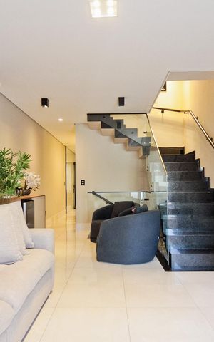 Casa à venda com 206m², 3 quartos e 4 vagas Casa à venda com 206m², 3 quartos e 4 vagasSala