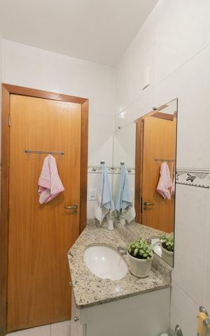 Apartamento à venda com 180m², 4 quartos e 3 vagas Apartamento à venda com 180m², 4 quartos e 3 vagasBanheiro/Suite 2