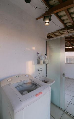 Apartamento à venda com 180m², 4 quartos e 3 vagas Apartamento à venda com 180m², 4 quartos e 3 vagasLavanderia