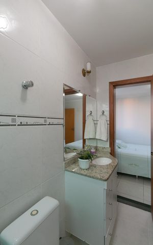Apartamento à venda com 180m², 4 quartos e 3 vagas Apartamento à venda com 180m², 4 quartos e 3 vagasBanheiro Social