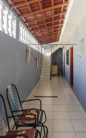 Casa à venda com 240m², 2 quartos e 3 vagasCorredor Externo