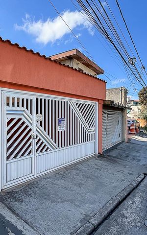 Casa à venda com 203m², 3 quartos e 2 vagasFachada + plaquinha