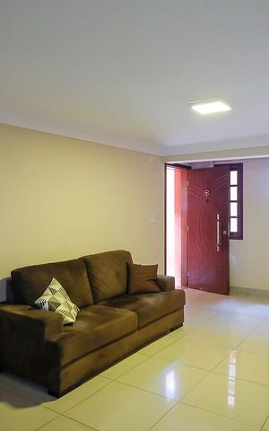 Casa à venda com 203m², 3 quartos e 2 vagasSala