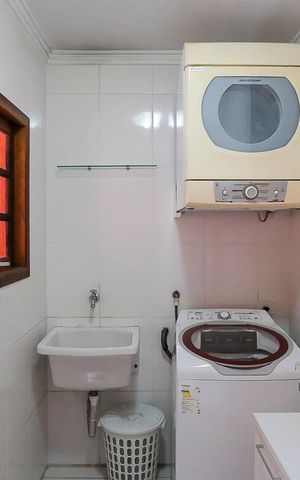 Casa à venda com 203m², 3 quartos e 2 vagasÁrea de serviço