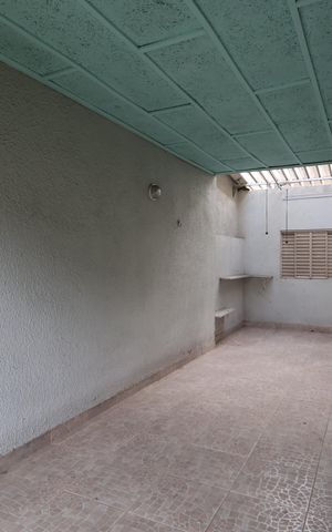 Casa à venda com 101m², 2 quartos e 2 vagasGaragem