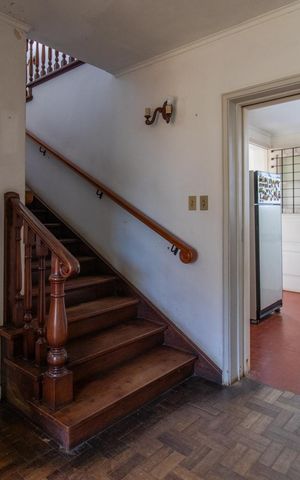 Casa à venda com 320m², 6 quartos e 2 vagas Casa à venda com 320m², 6 quartos e 2 vagasSala