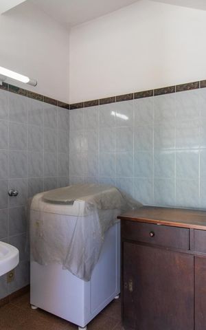 Casa à venda com 320m², 6 quartos e 2 vagas Casa à venda com 320m², 6 quartos e 2 vagasÁrea de Serviço