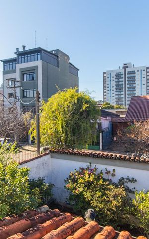 Casa à venda com 320m², 6 quartos e 2 vagas Casa à venda com 320m², 6 quartos e 2 vagasVista da Suíte
