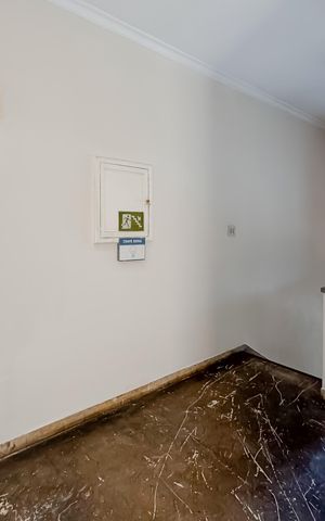 Casa à venda com 447m², 3 quartos e 6 vagas Casa à venda com 447m², 3 quartos e 6 vagasCorredor