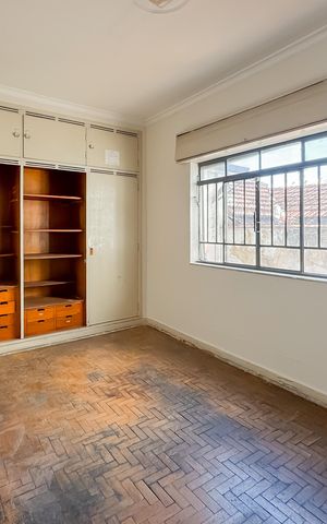 Casa à venda com 447m², 3 quartos e 6 vagas Casa à venda com 447m², 3 quartos e 6 vagasQuarto 1