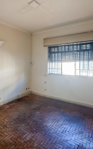 Casa à venda com 447m², 3 quartos e 6 vagas Casa à venda com 447m², 3 quartos e 6 vagasQuarto 2
