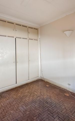 Casa à venda com 447m², 3 quartos e 6 vagas Casa à venda com 447m², 3 quartos e 6 vagasQuarto 2