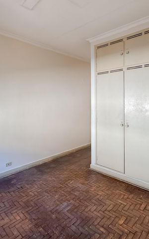 Casa à venda com 447m², 3 quartos e 6 vagas Casa à venda com 447m², 3 quartos e 6 vagasQuarto 2