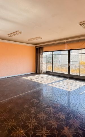 Casa à venda com 447m², 3 quartos e 6 vagas Casa à venda com 447m², 3 quartos e 6 vagasSala
