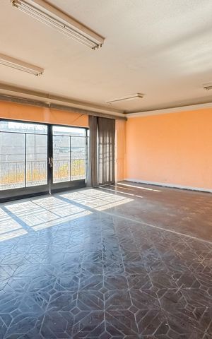 Casa à venda com 447m², 3 quartos e 6 vagas Casa à venda com 447m², 3 quartos e 6 vagasSala