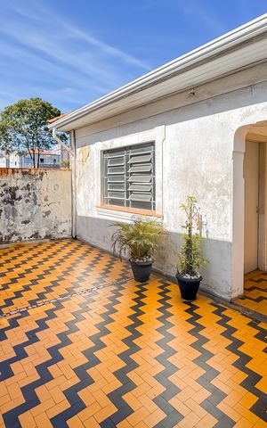 Casa à venda com 447m², 3 quartos e 6 vagas Casa à venda com 447m², 3 quartos e 6 vagasÁrea de Serviço