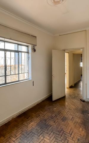 Casa à venda com 447m², 3 quartos e 6 vagas Casa à venda com 447m², 3 quartos e 6 vagasQuarto 1