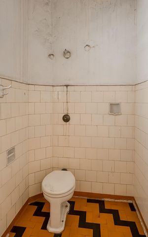Casa à venda com 447m², 3 quartos e 6 vagas Casa à venda com 447m², 3 quartos e 6 vagasBanheiro de serviço
