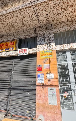 Casa à venda com 447m², 3 quartos e 6 vagas Casa à venda com 447m², 3 quartos e 6 vagasFachada + Plaquinha