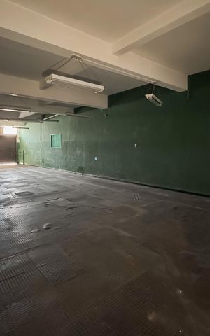 Casa à venda com 447m², 3 quartos e 6 vagas Casa à venda com 447m², 3 quartos e 6 vagasTérreo