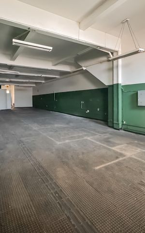 Casa à venda com 447m², 3 quartos e 6 vagas Casa à venda com 447m², 3 quartos e 6 vagasTérreo