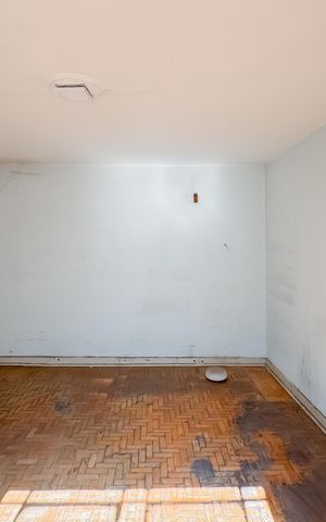 Casa à venda com 447m², 3 quartos e 6 vagas Casa à venda com 447m², 3 quartos e 6 vagasQuarto de Serviço