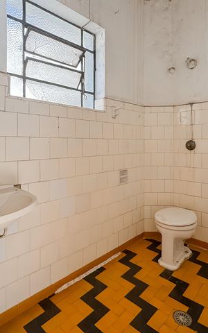 Casa à venda com 447m², 3 quartos e 6 vagas Casa à venda com 447m², 3 quartos e 6 vagasBanheiro de serviço
