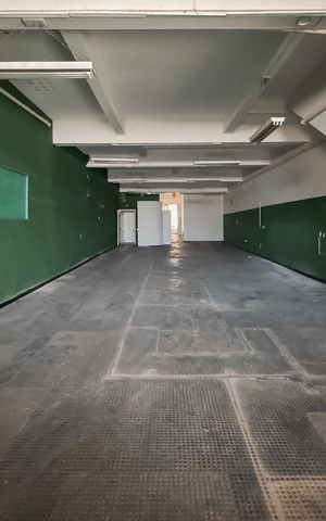 Casa à venda com 447m², 3 quartos e 6 vagas Casa à venda com 447m², 3 quartos e 6 vagasTérreo