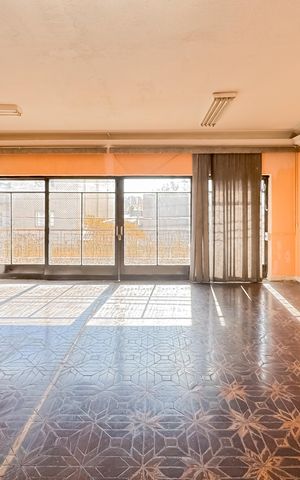 Casa à venda com 447m², 3 quartos e 6 vagas Casa à venda com 447m², 3 quartos e 6 vagasSala