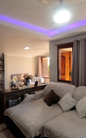Casa à venda com 227m², 4 quartos e 2 vagas Casa à venda com 227m², 4 quartos e 2 vagasSala