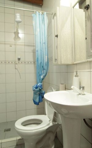 Casa à venda com 227m², 4 quartos e 2 vagas Casa à venda com 227m², 4 quartos e 2 vagasBanheiro 2