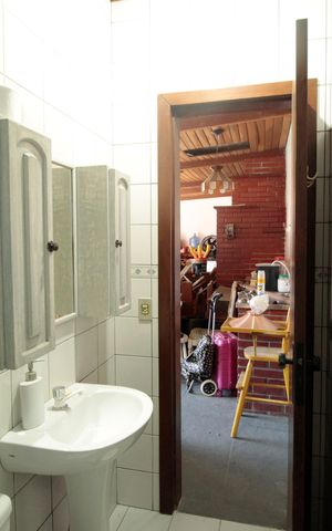 Casa à venda com 227m², 4 quartos e 2 vagas Casa à venda com 227m², 4 quartos e 2 vagasBanheiro 2