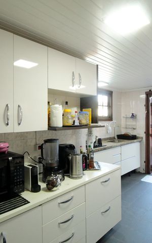 Casa à venda com 227m², 4 quartos e 2 vagas Casa à venda com 227m², 4 quartos e 2 vagasCozinha