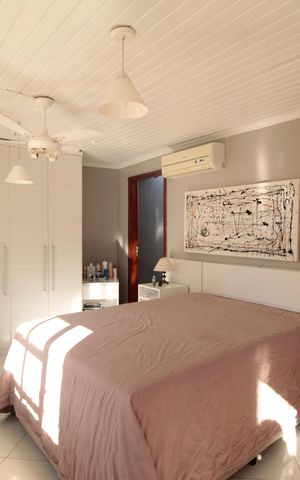 Casa à venda com 227m², 4 quartos e 2 vagas Casa à venda com 227m², 4 quartos e 2 vagasQuarto 4