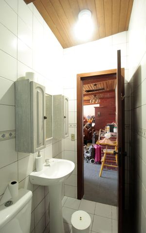 Casa à venda com 227m², 4 quartos e 2 vagas Casa à venda com 227m², 4 quartos e 2 vagasBanheiro 2