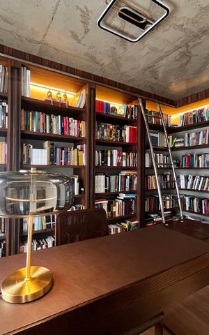 Apartamento à venda com 140m², 2 quartos e 4 vagas Apartamento à venda com 140m², 2 quartos e 4 vagasEscritório
