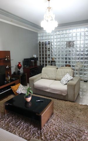 Casa à venda com 160m², 3 quartos e 8 vagasSala