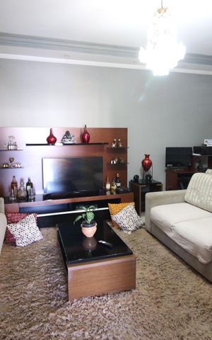 Casa à venda com 160m², 3 quartos e 8 vagasSala
