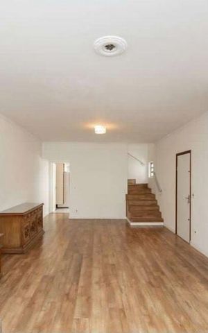 Casa para alugar com 300m², 3 quartos e 2 vagas Casa para alugar com 300m², 3 quartos e 2 vagasSala