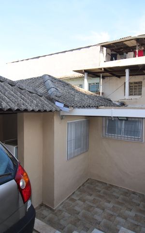 Casa à venda com 300m², 2 quartos e 2 vagasGaragem
