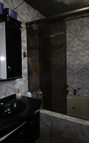 Casa à venda com 300m², 2 quartos e 2 vagasQuarto 1 - Banheiro