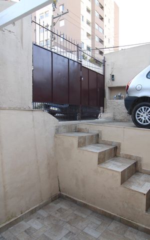 Casa à venda com 300m², 2 quartos e 2 vagasGaragem