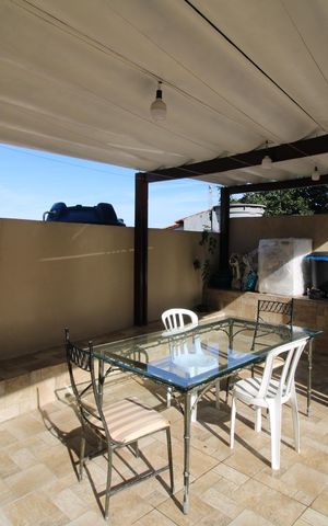 Casa à venda com 300m², 2 quartos e 2 vagasÁrea de Serviço
