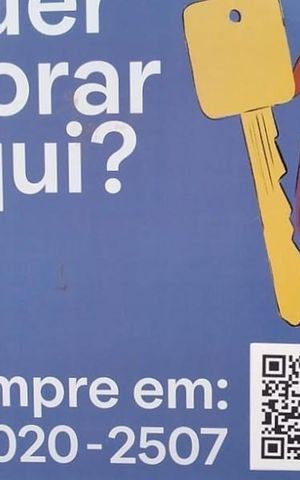 Casa à venda com 300m², 2 quartos e 2 vagas Casa à venda com 300m², 2 quartos e 2 vagasFachada