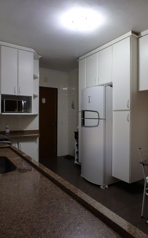 Apartamento à venda com 137m², 4 quartos e 2 vagasCozinha