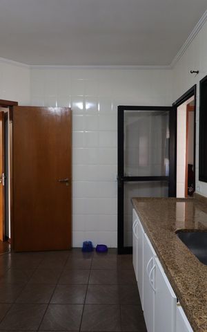 Apartamento à venda com 137m², 4 quartos e 2 vagasCozinha